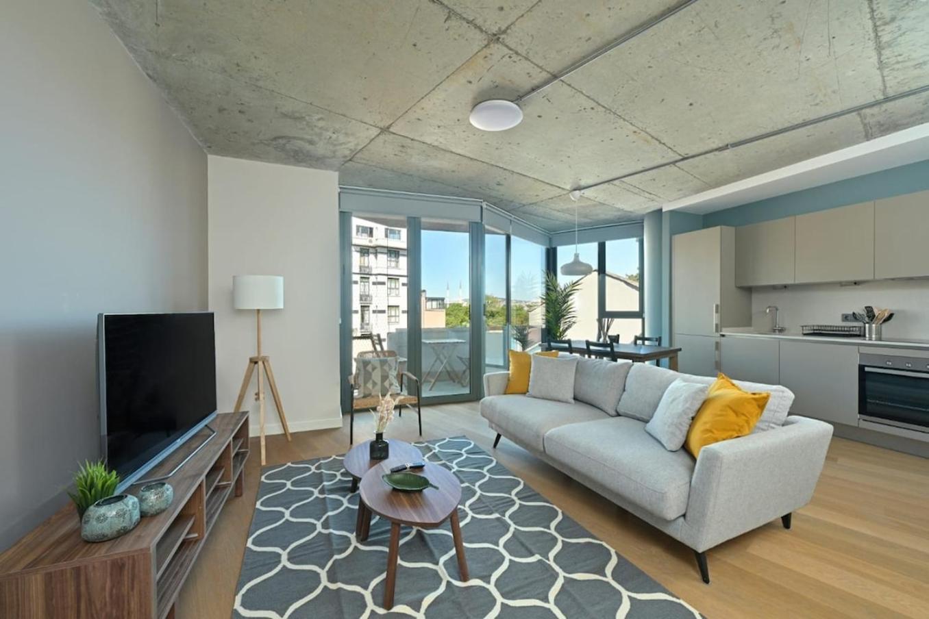 Apartamento Bright Modern 1bd Cool New Scenic Balcony! #185 Estambul